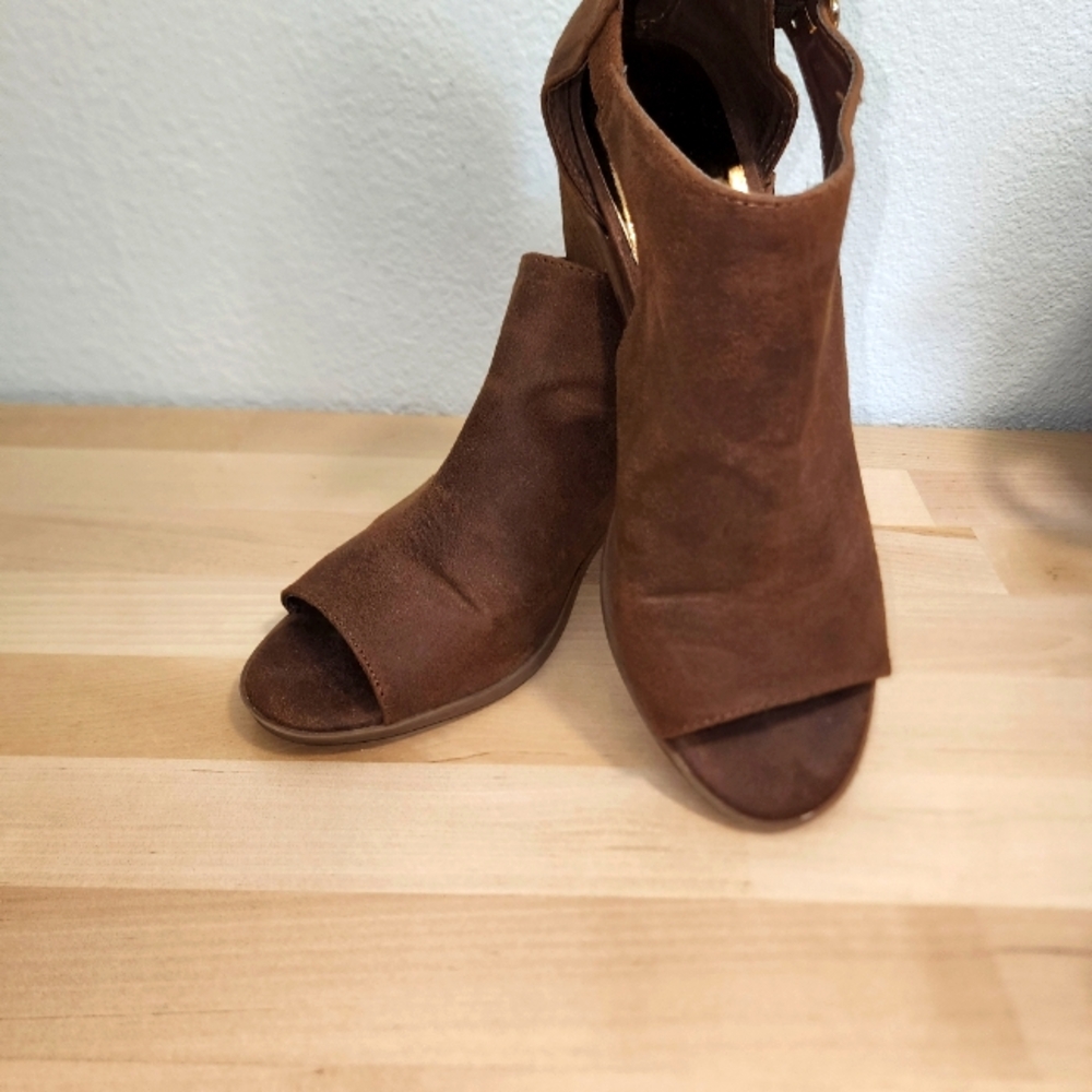 Carlos Santana Brown Peep-Toe Ankle Boots 7.5M